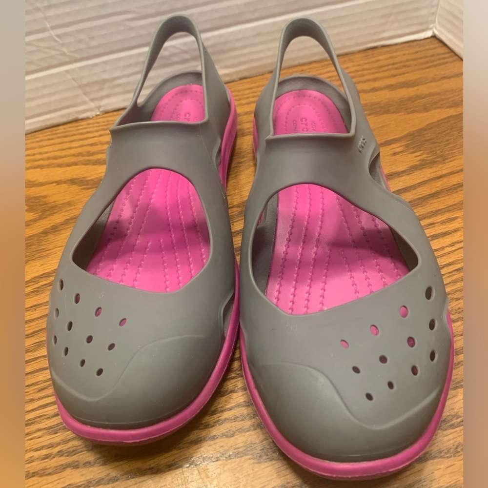 Crocs Swiftwater Wave Women’s Slipon Sandals size 6 Slingback Casual Cushioned